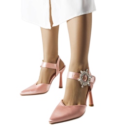 Sandali con tacco alto in raso beige di Linda rosa