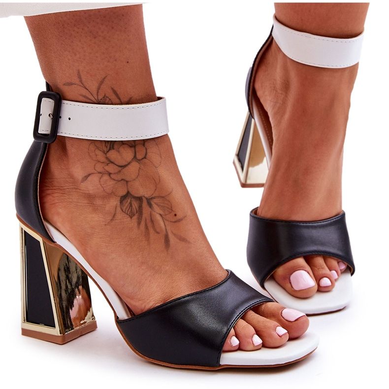 Eleganti sandali con tacco alto in bianco e nero