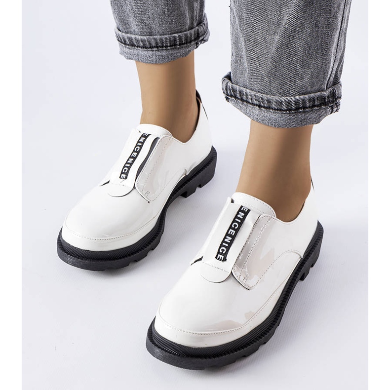Scarpa Legget in vernice bianca