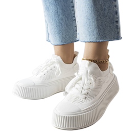 Sneakers bianche con tomaia flessibile di Jardine bianco