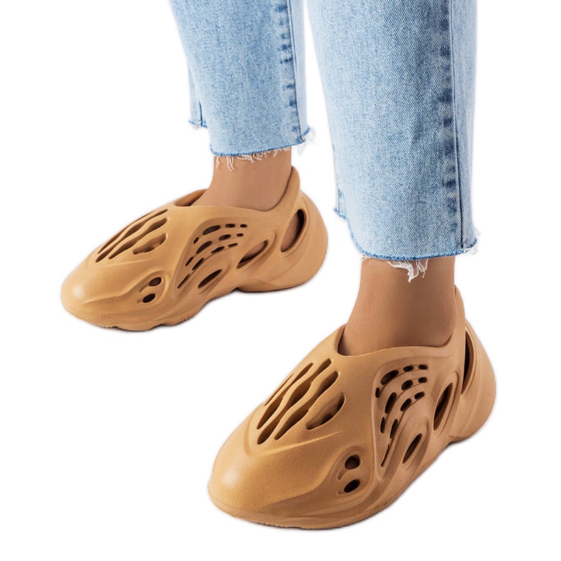 Pantofole Julienne in schiuma marrone