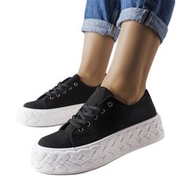 Sneakers nere su un'enorme piattaforma di Falerina nero