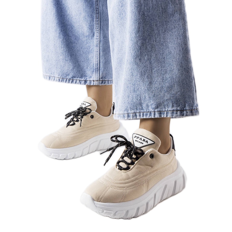 Sneaker beige di Aisys