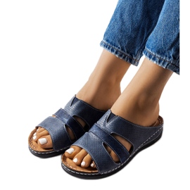 Pantofole con zeppa blu chiaro di Oliwia