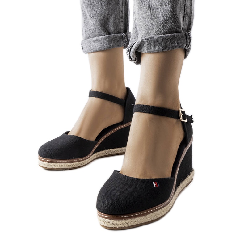 Espadrillas con zeppa di colore nero di Adelinda