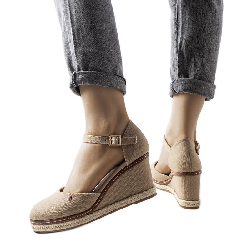 Espadrillas beige con zeppa di Adelinda