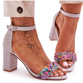 Sandali alla moda con tacchi alti e pietre decorative grigie Love Me grigio