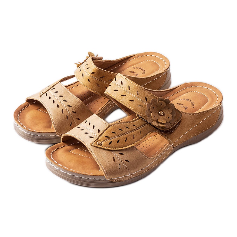 Sandali con zeppa bassi beige di Jolanta