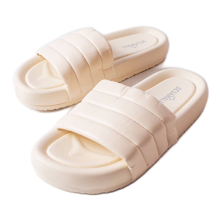 Inna Pantofole beige decorate con trapuntatura di Dorene