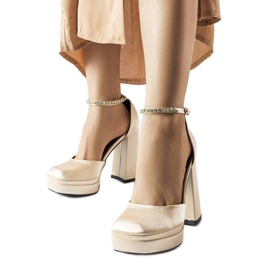 Décolleté beige con tacco alto di Elida