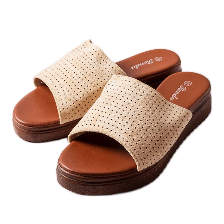 Ciabatte beige con tomaia traforata di Idabel