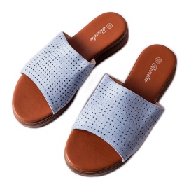 Pantofole blu con tomaia traforata di Idabel