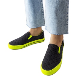 Sneaker senza lacci trapuntate di colore nero di Balsamo