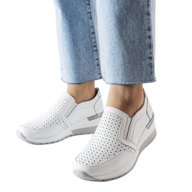 Sneakers bianche con zeppa traforata di Vernon bianco