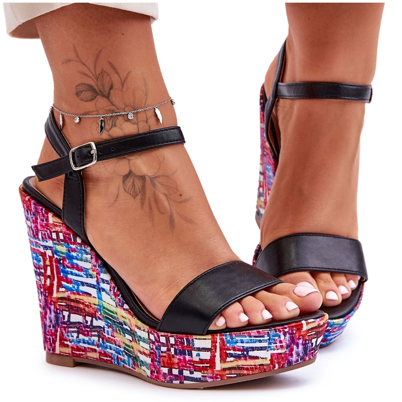 Sandali da donna su una zeppa colorata nera Malibu nero