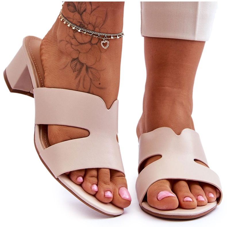Infradito classiche in pelle beige con tacco basso