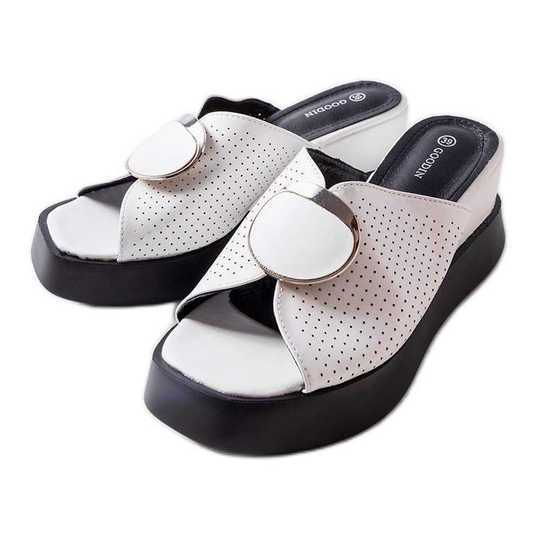 Sandali bianchi con zeppa decorati di Degna bianca