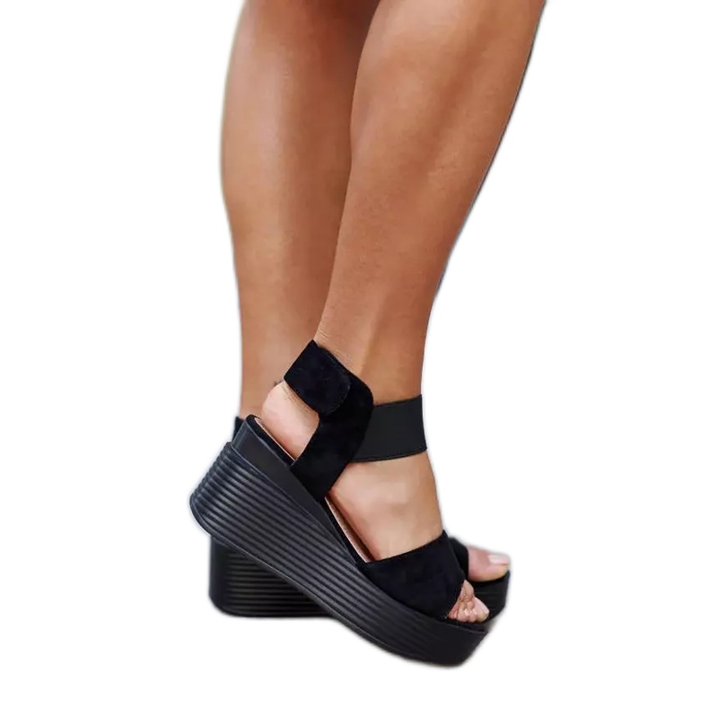 Sandali neri con zeppa di Romani nero