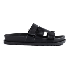 Pantofole da donna nere su una spessa piattaforma Shelovet nero