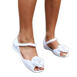 Ballerine bianche con fiore bianco