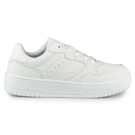 Le classiche sneakers bianche di Emili bianca