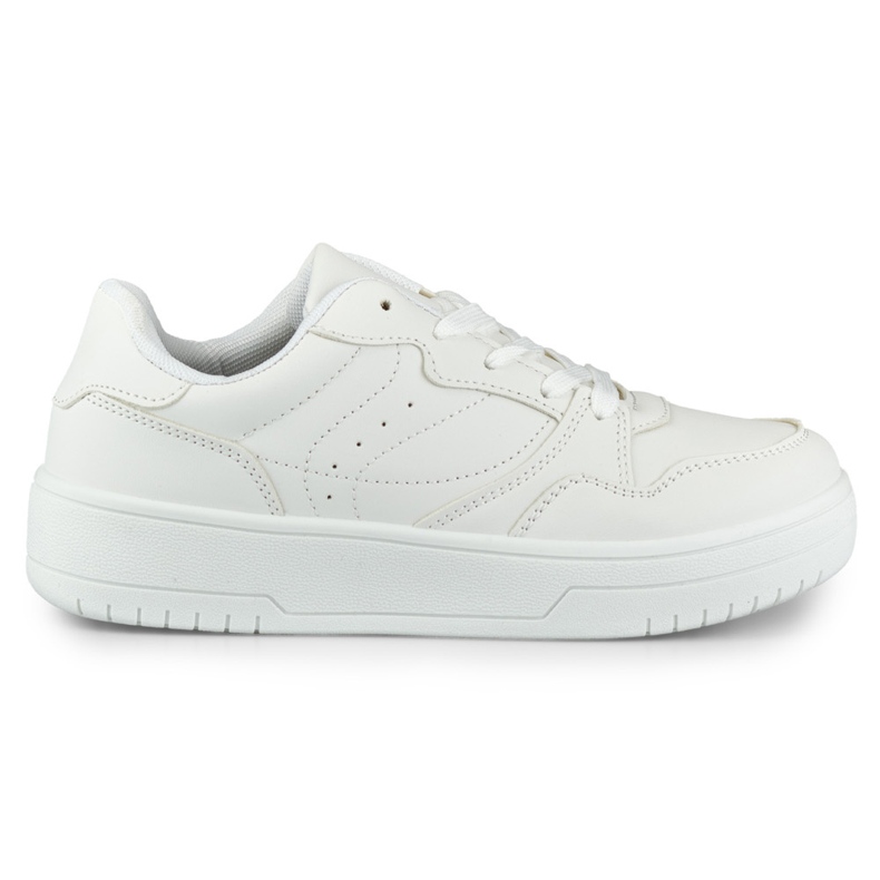 Le classiche sneakers bianche di Emili bianca