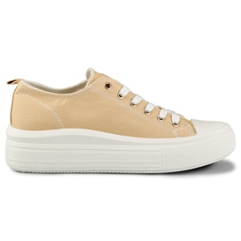 Sneakers beige su una piattaforma bassa