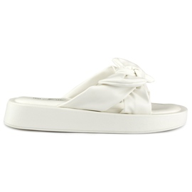Pantofole bianche da donna realizzate in ecopelle bianco