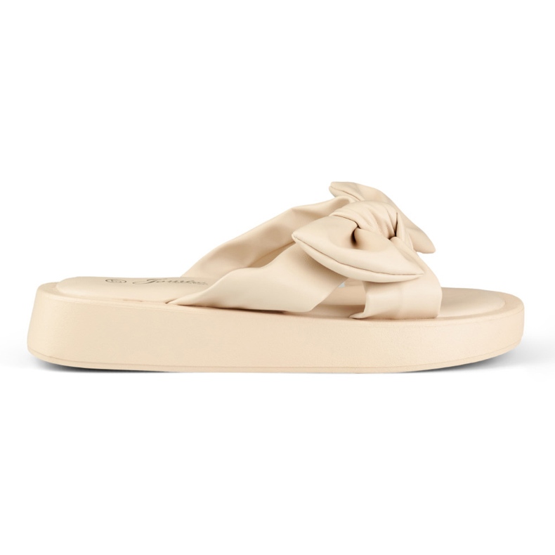 Pantofole da donna beige realizzate in ecopelle