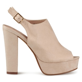 Sandali beige a tacco alto con punta e tacco aperti