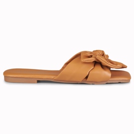 Pantofole con fiocco color caramello di Isanna marrone