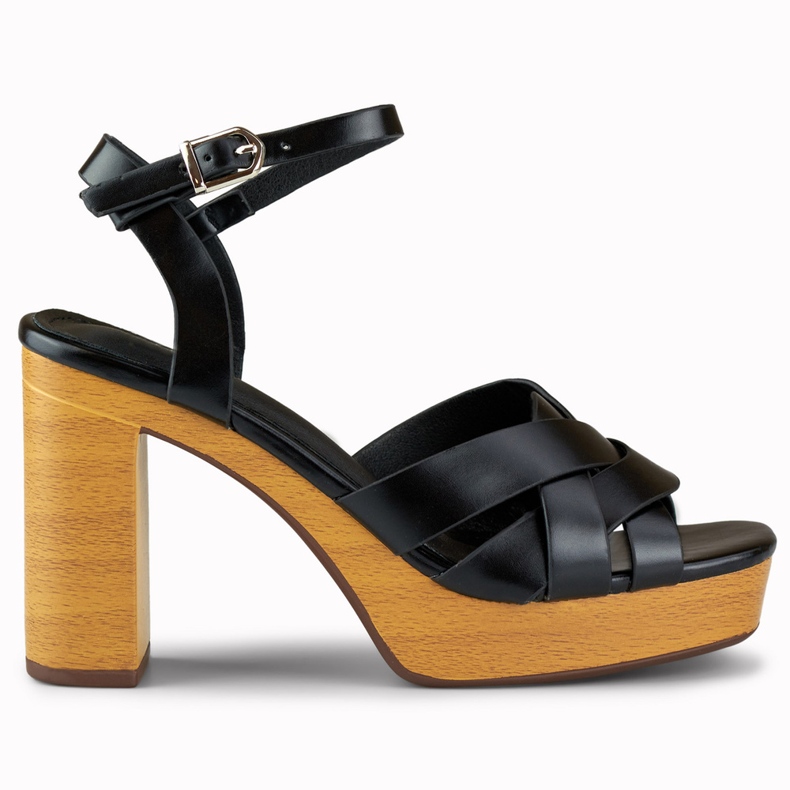 Sandali da donna neri sul palo nero