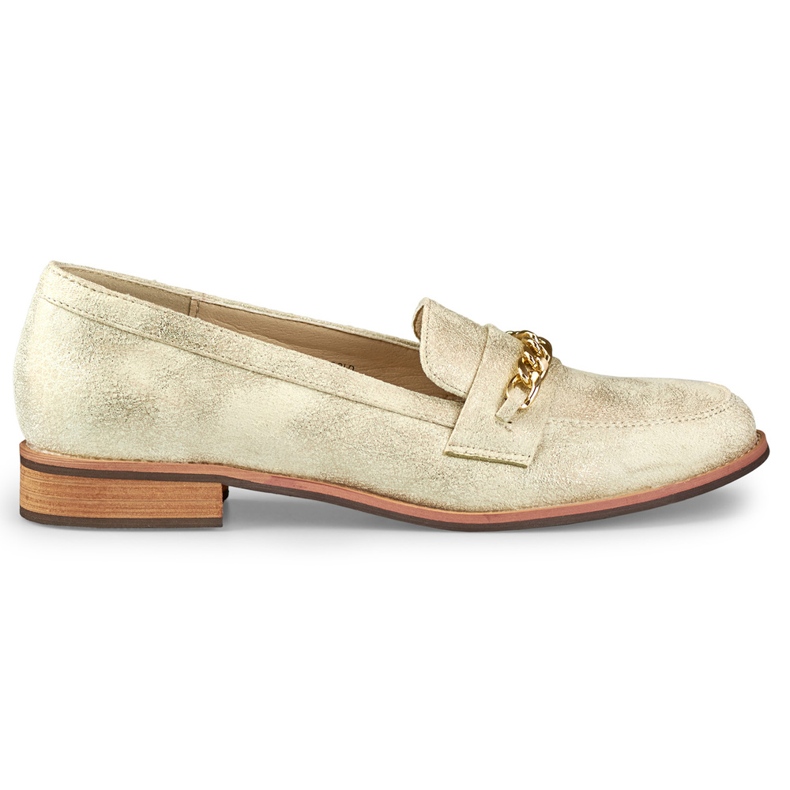 Scarpe d'oro con una catena