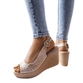 Sandali con zeppa beige di Jarmila