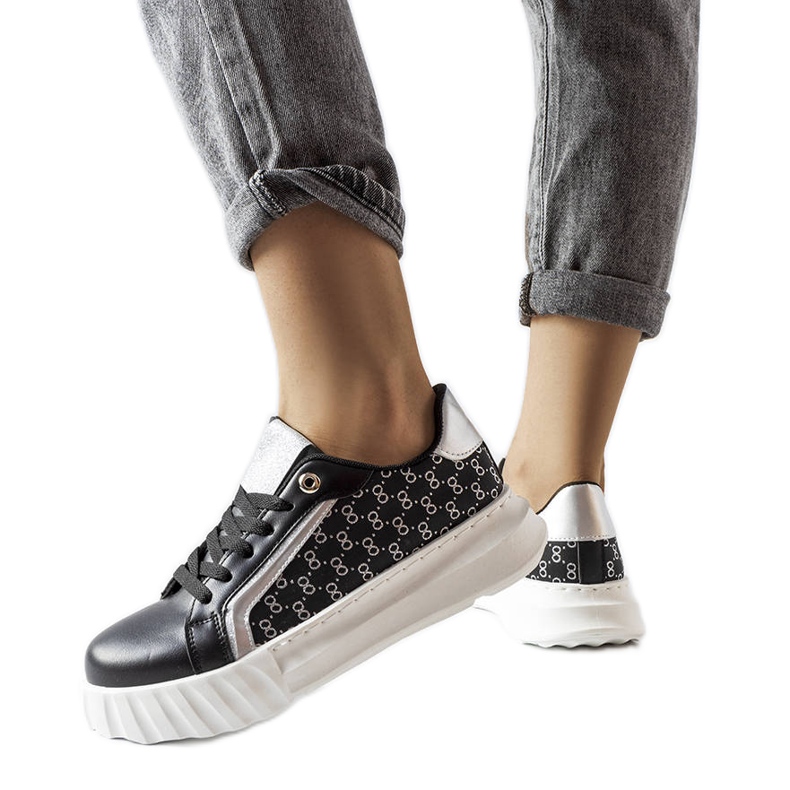 Sneaker con plateau di colore nero di Giuseppe