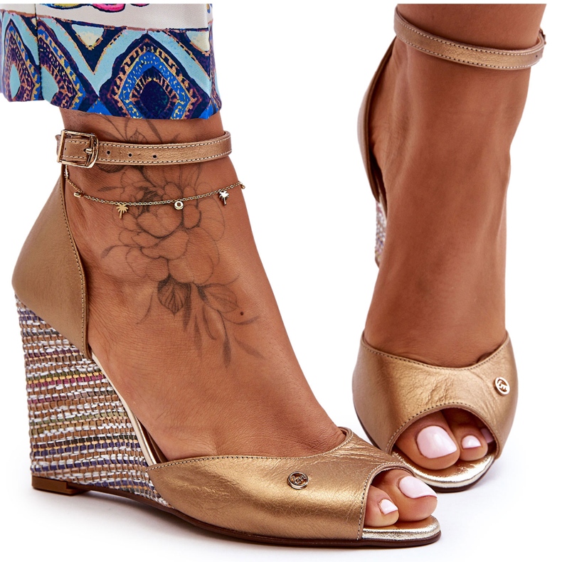 Sandali con zeppa in pelle Laura Messi 2603/784 oro d'oro