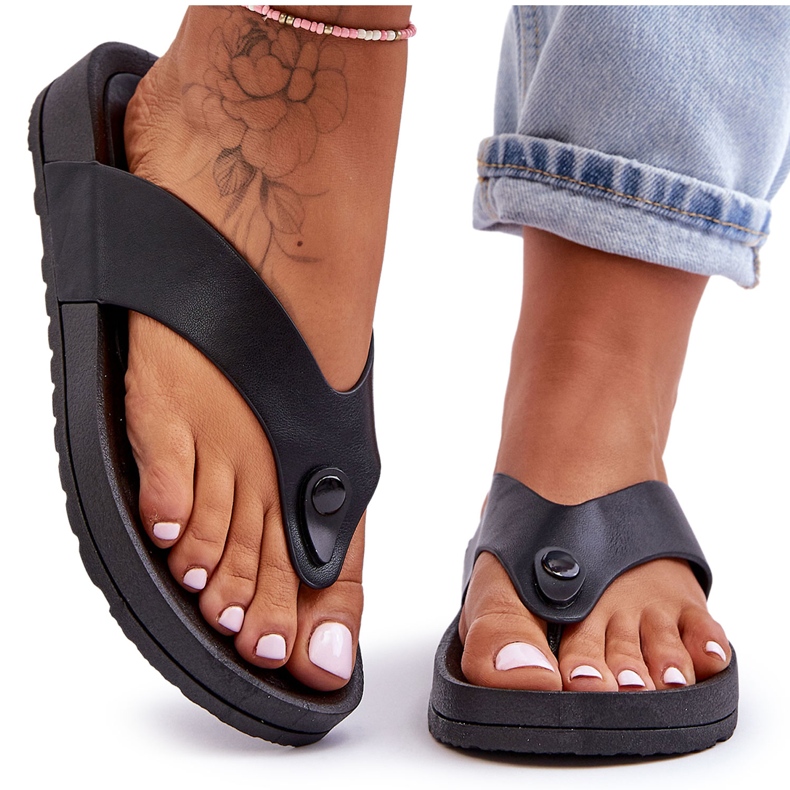 Infradito da donna con plateau nero Bellitta