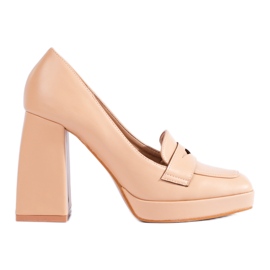 Stivali beige con un blocco spesso di Shelovet