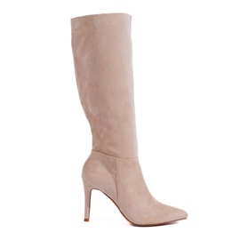 Stivali con tacco in camoscio beige di Shelovet
