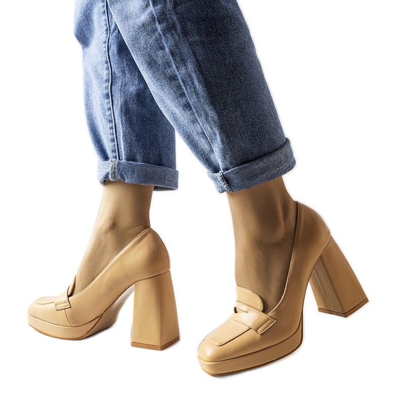 Décolleté beige con tacco alto di Inès