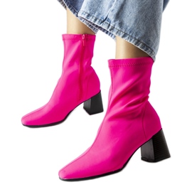 Stivali con tacco in raso rosa di Laforgen