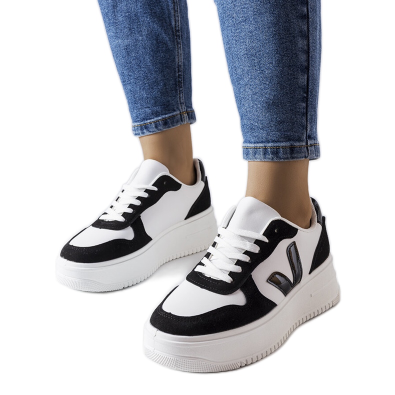 Sneakers con plateau in bianco e nero di Plouffe