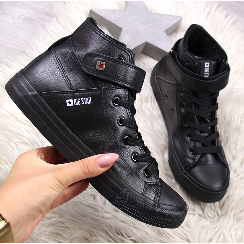 Scarpe da ginnastica isolate nere Big Star V274542F nero