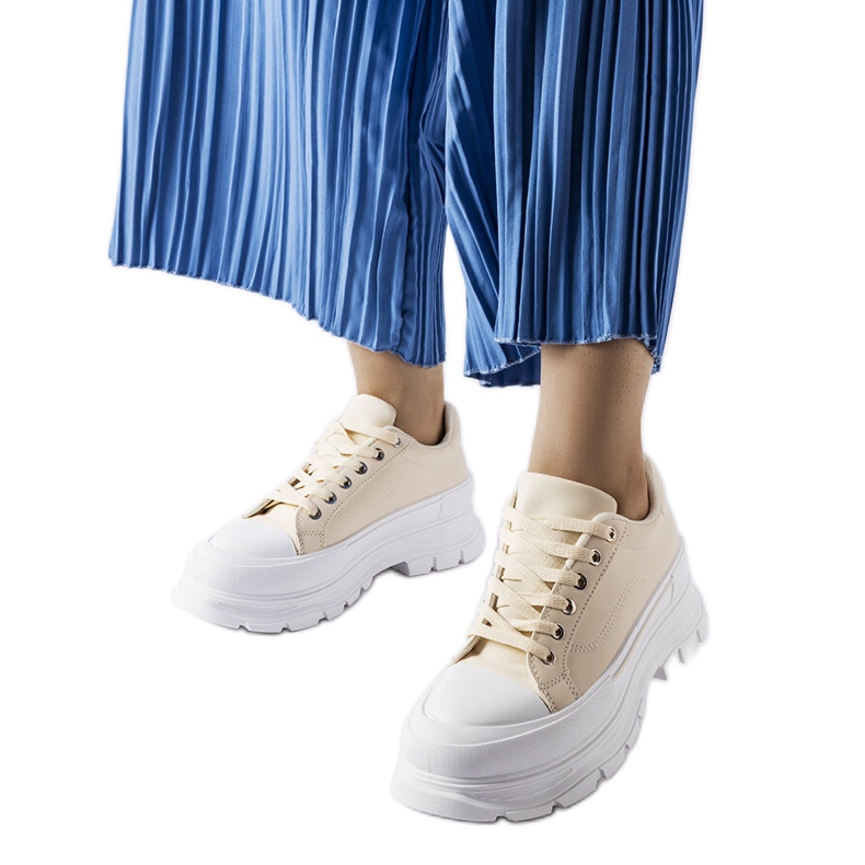 Sneakers beige con plateau alto di Kari