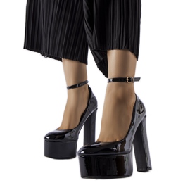 Décolleté con tacco alto in vernice nera di Colle nero