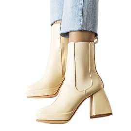 Stivali beige con tacco grosso di Watson