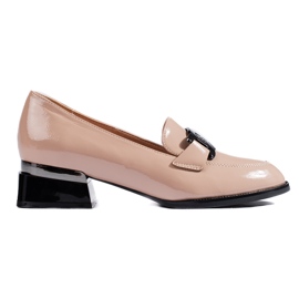 Scarpe da donna laccate beige con fibbia Vinceza