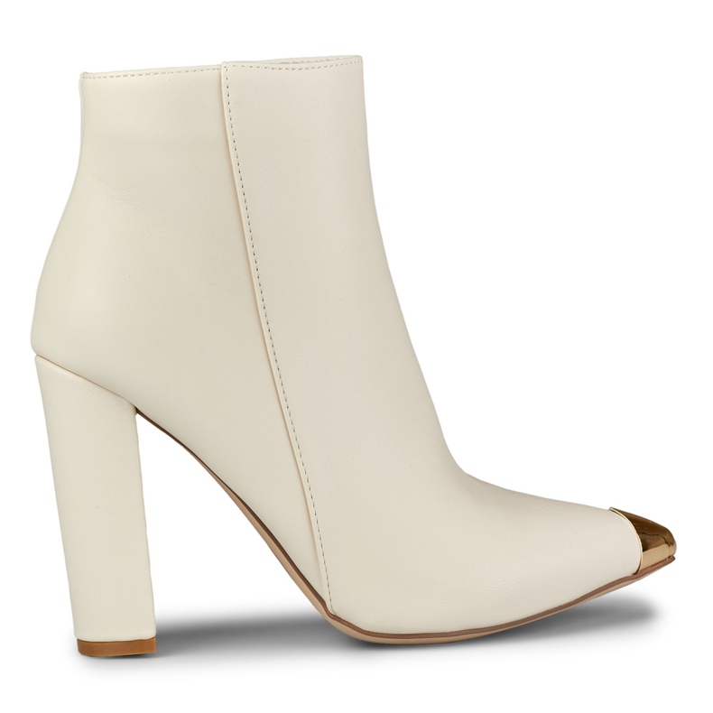 Stivali beige da donna con punta decorativa