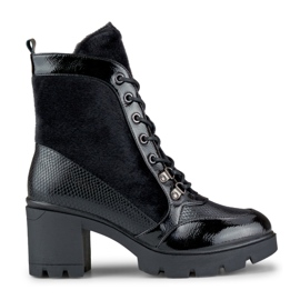 Stivali da donna alla moda realizzati in materiale decorativo nero