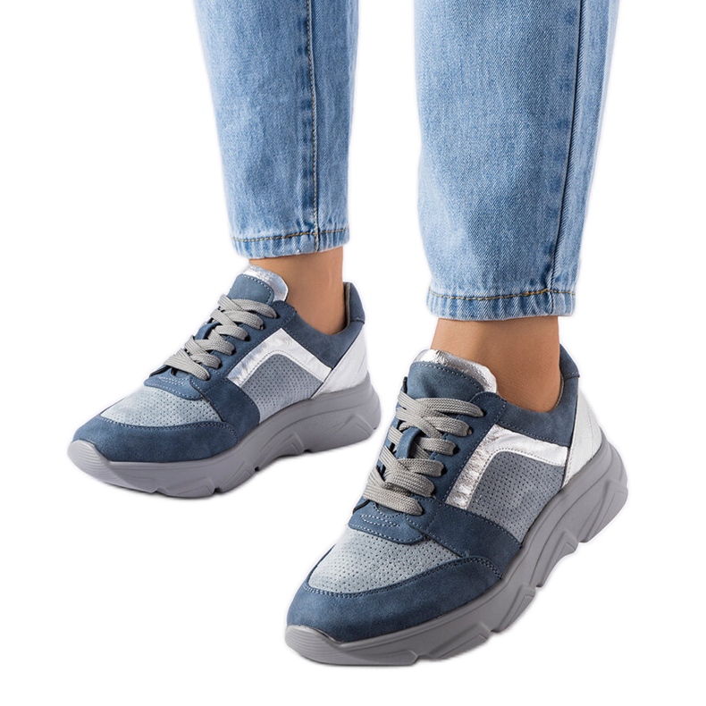 Sneakers traforate blu di Trecasali